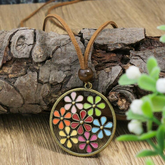 Free-Spirited Retro Flower Necklace